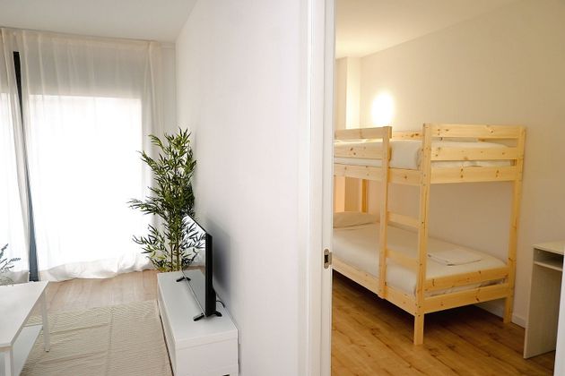 Foto 2 de Alquiler de piso en Can Serra de 2 habitaciones con muebles y balcón