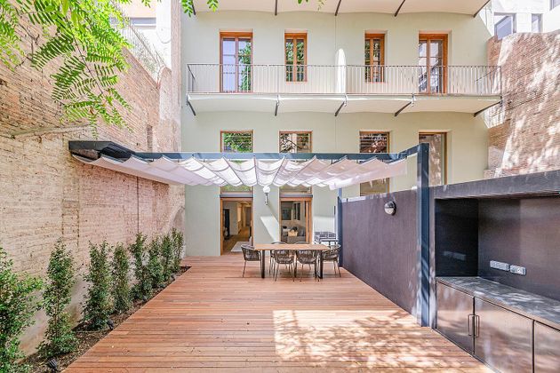 Foto 1 de Dúplex en venda a calle De Pau Claris de 2 habitacions amb terrassa i jardí