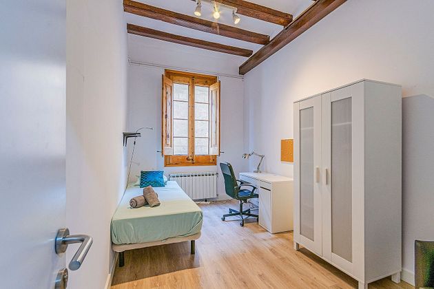 Foto 1 de Piso en venta en calle De Ferran de 6 habitaciones con terraza y balcón