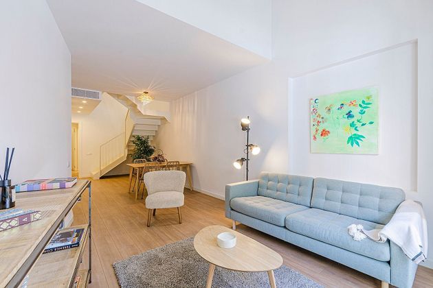 Foto 2 de Dúplex en venda a calle De Sors de 4 habitacions amb terrassa i aire acondicionat