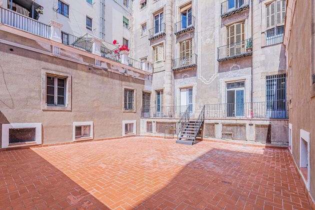 Foto 1 de Dúplex en venda a vía Laietana de 5 habitacions amb terrassa i balcó