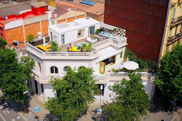 Foto 1 de Venta de piso en El Poblenou de 4 habitaciones con terraza y balcón