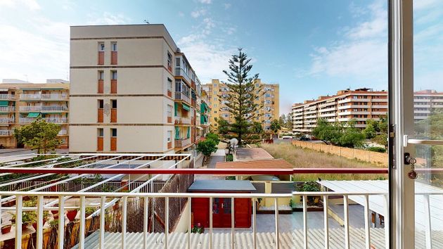 Foto 1 de Piso en venta en Sant Joan - Molí del Vent de 4 habitaciones con balcón