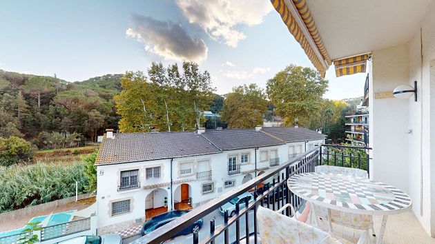 Foto 1 de Pis en venda a Sant Iscle de Vallalta de 3 habitacions amb piscina i balcó