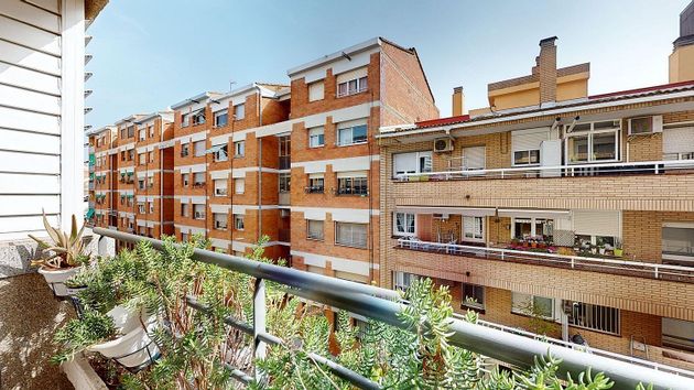 Foto 2 de Pis en venda a Plaça Catalunya - Escola Industrial de 4 habitacions amb garatge i balcó