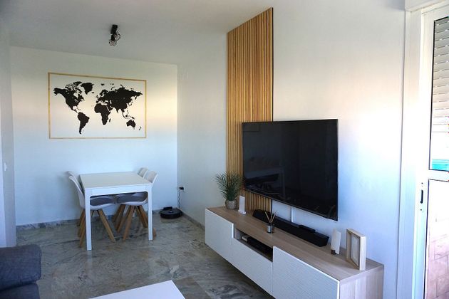 Foto 1 de Alquiler de piso en calle Diamantino García Acosta de 2 habitaciones con terraza y muebles