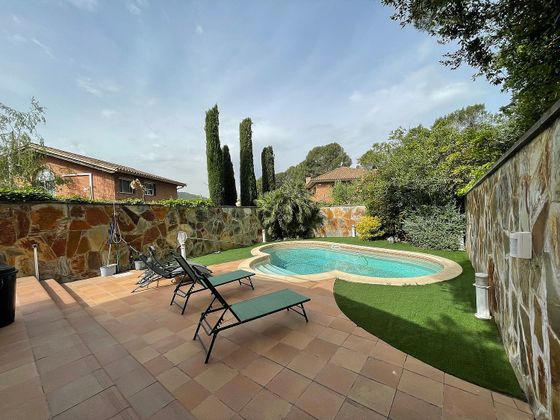 Foto 1 de Xalet en venda a pasaje Agró de 4 habitacions amb terrassa i piscina