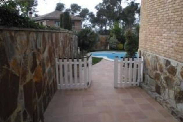 Foto 2 de Xalet en venda a pasaje Agró de 4 habitacions amb terrassa i piscina