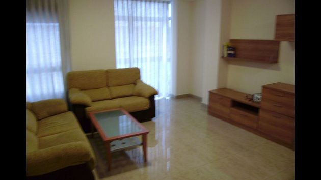 Foto 1 de Pis en lloguer a Centro - Murcia de 3 habitacions amb mobles i aire acondicionat