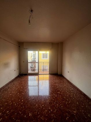 Foto 1 de Pis en venda a El Carmen de 4 habitacions amb garatge i balcó