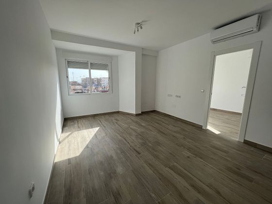 Foto 2 de Pis en lloguer a Centro - Murcia de 3 habitacions amb balcó i aire acondicionat