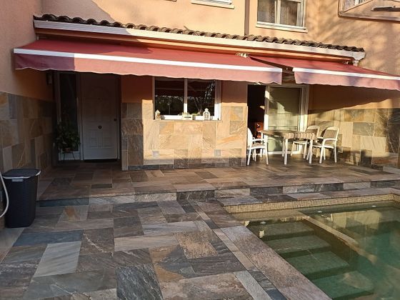 Foto 2 de Casa adossada en venda a Santa Perpètua de Mogoda de 4 habitacions amb terrassa i piscina
