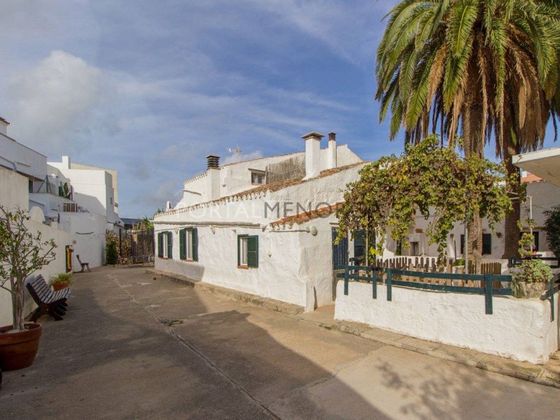 Foto 2 de Casa adossada en venda a Sant Lluís de 4 habitacions amb terrassa i garatge