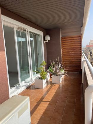 Foto 2 de Pis en lloguer a Centre Vila de 4 habitacions amb terrassa i balcó