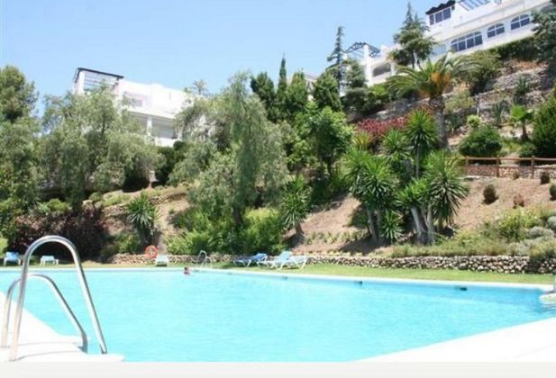 Foto 1 de Pis en lloguer a calle Balcones de la Quinta de 3 habitacions amb terrassa i piscina