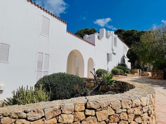 Foto 1 de Chalet en venta en Cala Vedella - Cala Tarida - Cala Conta de 4 habitaciones con terraza y piscina