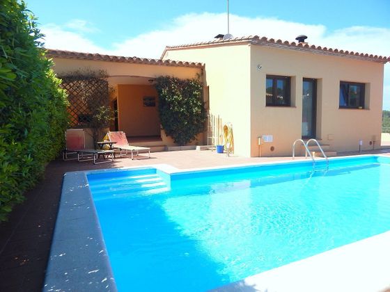 Foto 2 de Xalet en venda a calle De Carles Riba de 3 habitacions amb terrassa i piscina