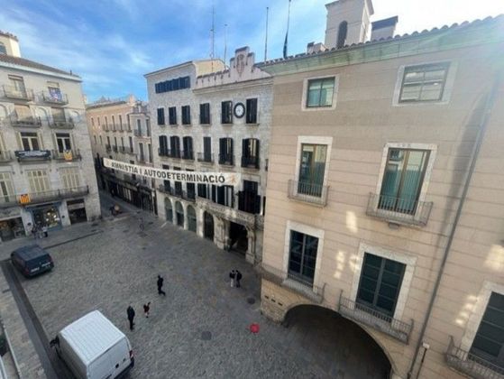 Foto 2 de Piso en venta en Centre - Girona de 3 habitaciones con balcón y calefacción