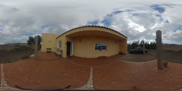 Foto 1 de Casa rural en venta en Tuineje de 3 habitaciones con terraza y garaje