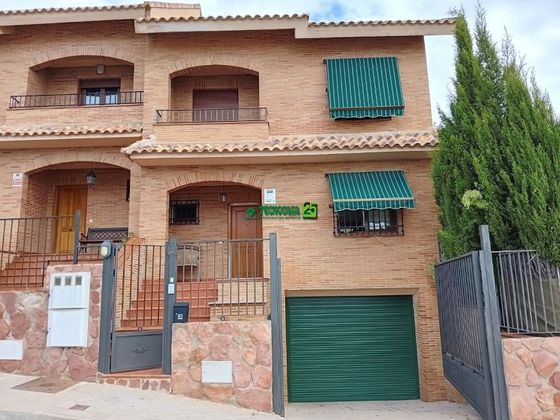 Foto 1 de Casa en venda a Olías del Rey de 4 habitacions amb terrassa i piscina