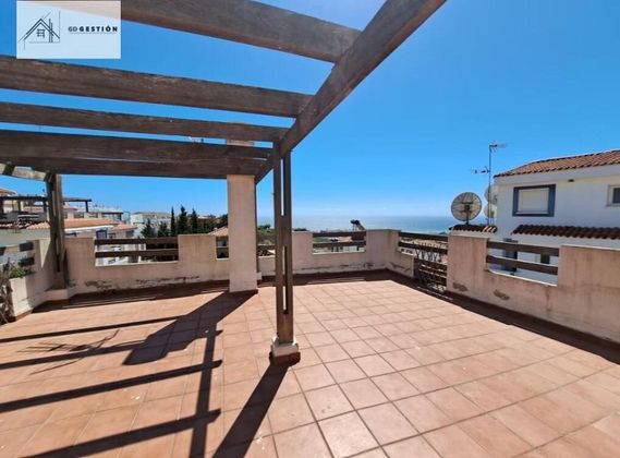 Foto 2 de Casa en venda a Alcorrín de 5 habitacions amb terrassa i piscina