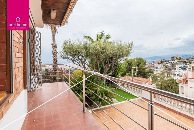 Foto 1 de Xalet en venda a Ciutat Diagonal - La Miranda - La Mallola de 8 habitacions amb terrassa i piscina