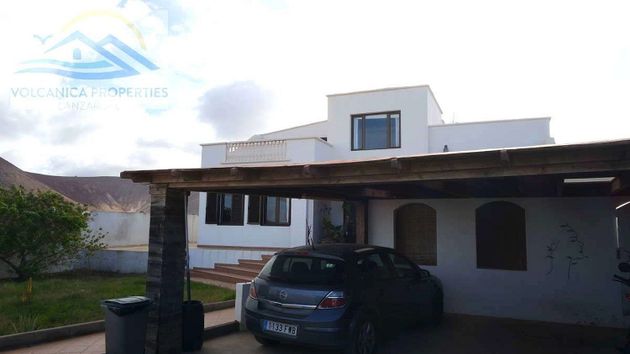 Foto 2 de Casa en venda a Tinajo de 4 habitacions amb terrassa i piscina