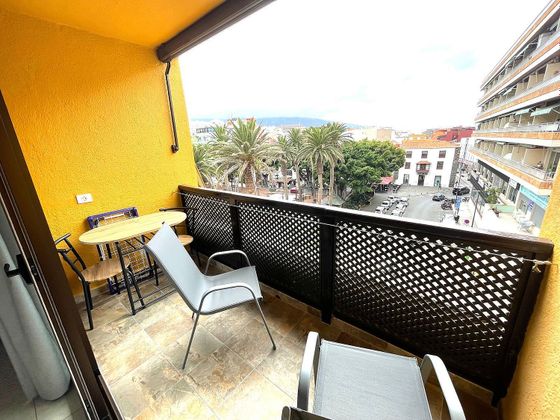 Foto 2 de Alquiler de estudio en Zona Martiánez con muebles y balcón