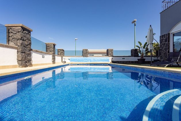 Foto 2 de Venta de chalet en Playa Jardín de 7 habitaciones con terraza y piscina