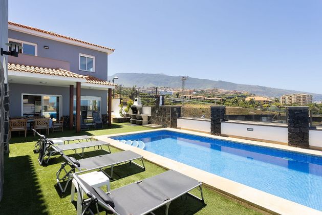Foto 1 de Venta de chalet en Playa Jardín de 7 habitaciones con terraza y piscina