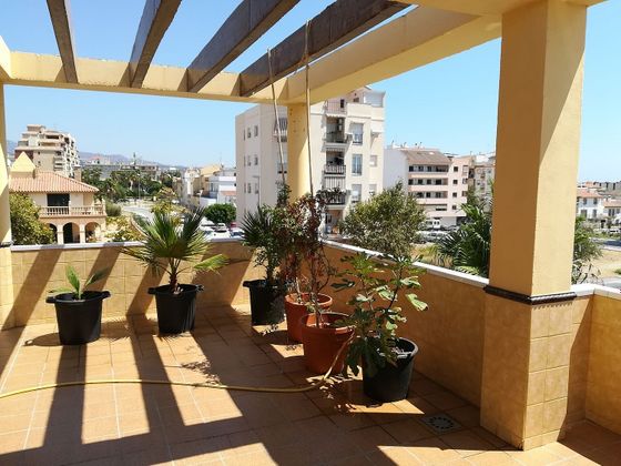Foto 1 de Casa adossada en venda a Camino Viejo de Málaga de 5 habitacions amb terrassa i piscina