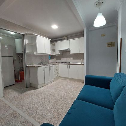Foto 2 de Pis en lloguer a plaza Gelo de 4 habitacions amb terrassa i mobles