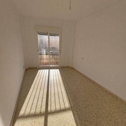 Foto 2 de Venta de casa adosada en calle Cipres de 4 habitaciones con terraza