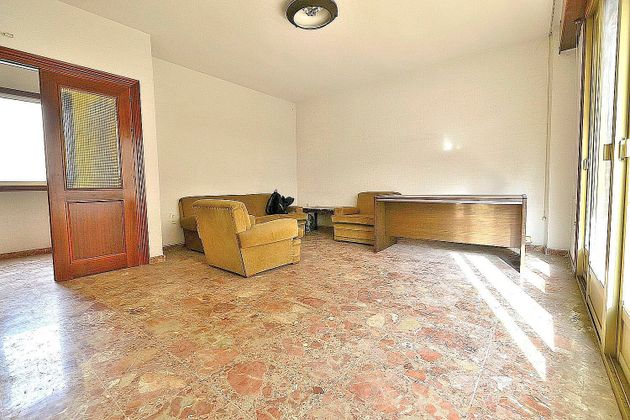 Foto 1 de Pis en venda a Centro - Almería de 4 habitacions amb terrassa i ascensor