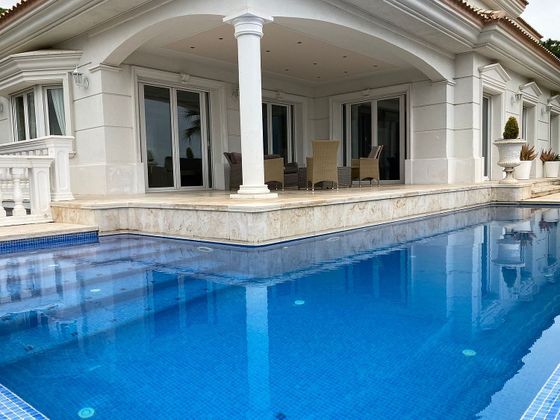 Foto 1 de Alquiler de chalet en calle Jaume Balmes de 6 habitaciones con terraza y piscina