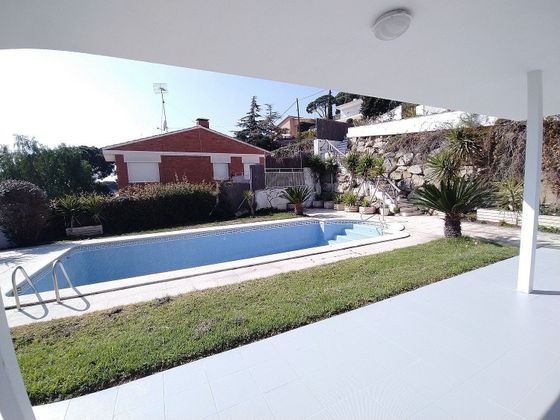 Foto 2 de Alquiler de chalet en calle Font de Cabrera de 4 habitaciones con terraza y piscina