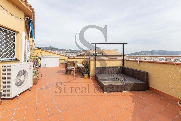 Foto 2 de Àtic en venda a Sant Andreu de Palomar de 2 habitacions amb terrassa i aire acondicionat