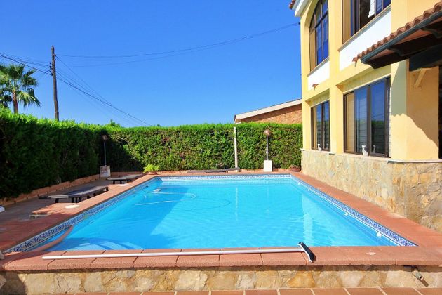 Foto 2 de Chalet en venta en calle De Cassiopea de 5 habitaciones con terraza y piscina