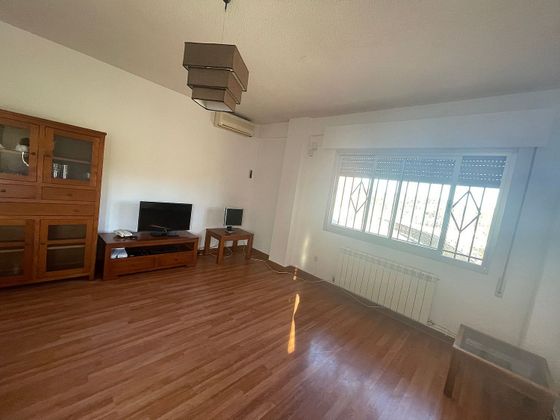 Foto 2 de Piso en alquiler en Santa Bárbara de 2 habitaciones con garaje y muebles