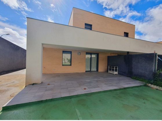 Foto 2 de Casa en venda a Olías del Rey de 4 habitacions amb terrassa i piscina