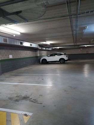 Foto 2 de Alquiler de garaje en avenida Corts Catalanes de 12 m²
