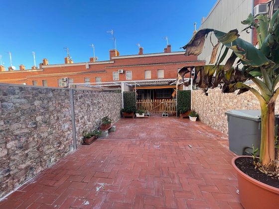 Foto 1 de Casa adossada en venda a La Roureda de 5 habitacions amb terrassa i jardí