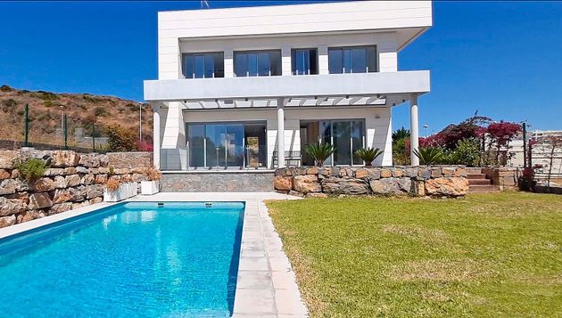 Foto 1 de Chalet en venta en El Faro de Calaburra - Chaparral de 3 habitaciones con terraza y piscina