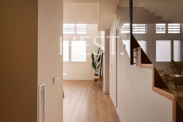 Foto 2 de Dúplex en venda a calle De Varsòvia de 2 habitacions amb terrassa i aire acondicionat