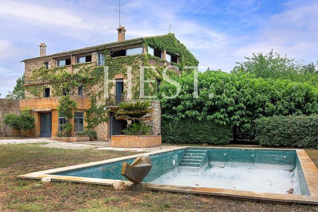 Foto 1 de Casa rural en venda a Saus de 6 habitacions amb terrassa i piscina