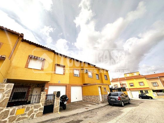Foto 1 de Casa adosada en venta en Almonacid de Toledo de 4 habitaciones con terraza y garaje