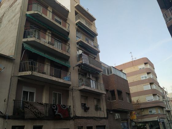 Foto 1 de Venta de piso en Carrús Est - Camí dels Magros de 3 habitaciones con terraza y ascensor
