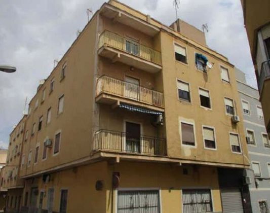 Foto 1 de Venta de piso en Aspe de 4 habitaciones con balcón