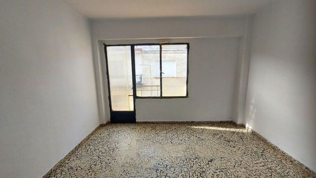 Foto 2 de Piso en venta en Zona Llombai de 4 habitaciones con balcón
