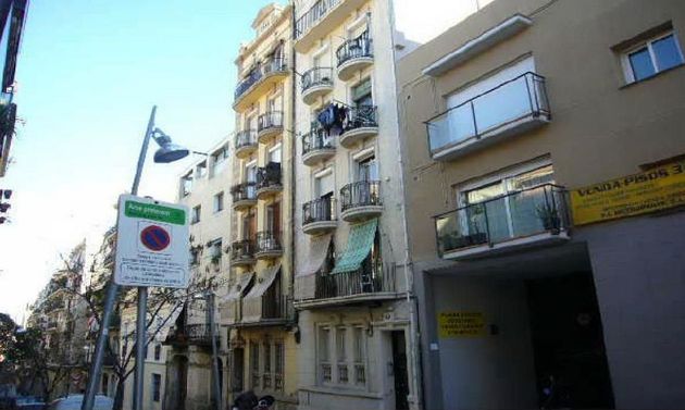 Foto 1 de Pis en venda a El Poble Sec - Parc de Montjuïc de 3 habitacions i 54 m²